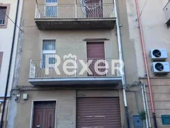 Casa con 5 locali in vendita in Via Sabotino, Pietraperzia