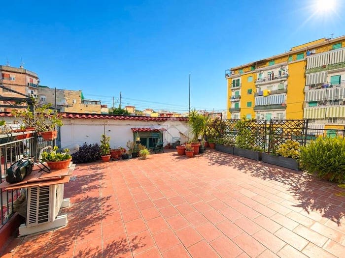 Casa bilocale in vendita in Via Diomede Carafa, Bagnoli, Napoli