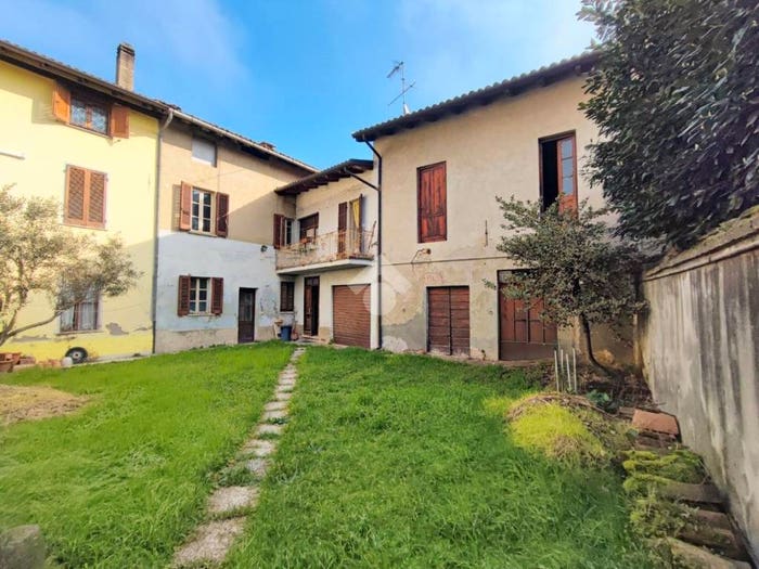 Casa con 6 locali in vendita in Piazza Perino, Volpedo