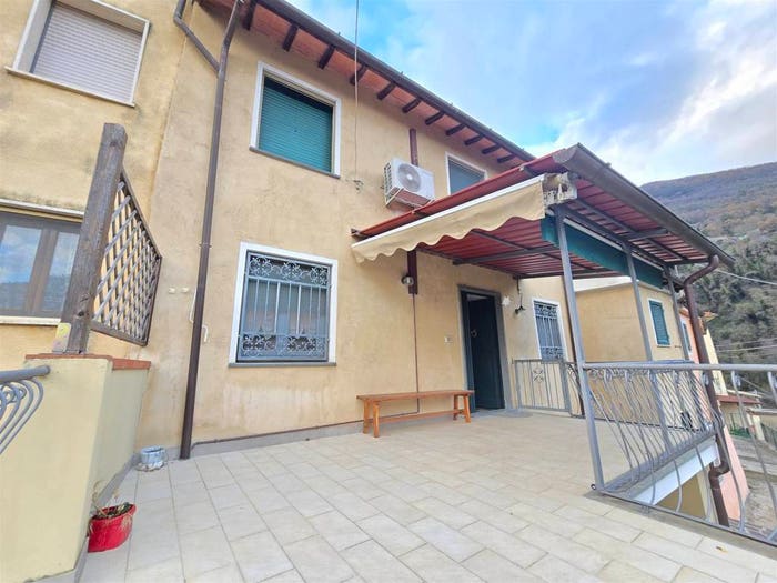Casa con 6 locali in vendita in Camaiore Paese, Camaiore
