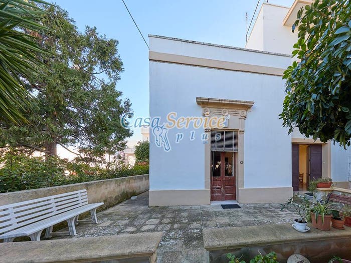 Casa con 6 locali in vendita in Via Cappuccini, Centro, Galatone