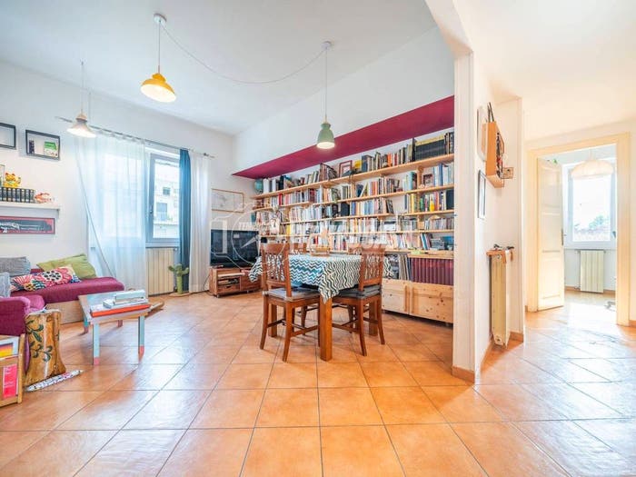 Appartamento trilocale in vendita in Viale Spartaco B, Appio Claudio Statuario, Roma