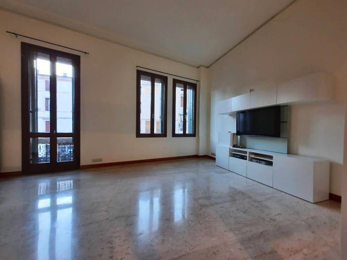 Appartamento con 6 locali in vendita in Centro, Bassano del Grappa