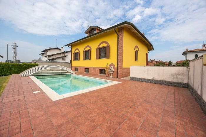 Casa quadrilocale in vendita in CARLO ALBERTO DALLA CHIESA, Centro, Graffignana