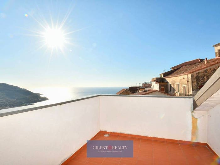 Casa quadrilocale in vendita in Strada Provinciale Adolfo Cilento, Centro, Castellabate