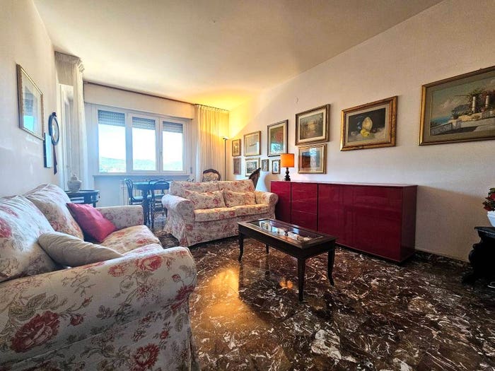 Appartamento quadrilocale in vendita in Ferro di Cavallo, Perugia