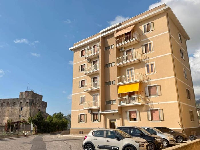 Appartamento trilocale in vendita in Piazzale Piano Torre, Centro, Paola