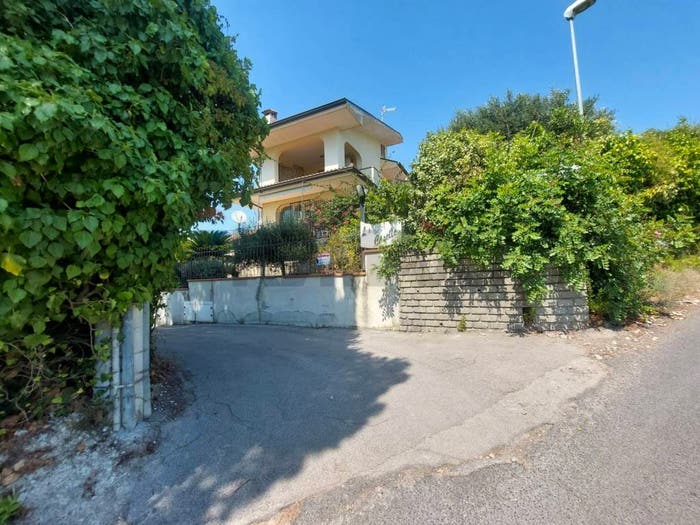 Casa con 6 locali in vendita in VIA DEL LAGO, Centro, Minturno