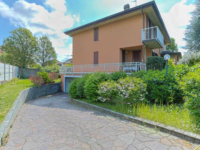 Appartamento quadrilocale in vendita in Via Giuseppe Di Vittorio, Centro, Arese