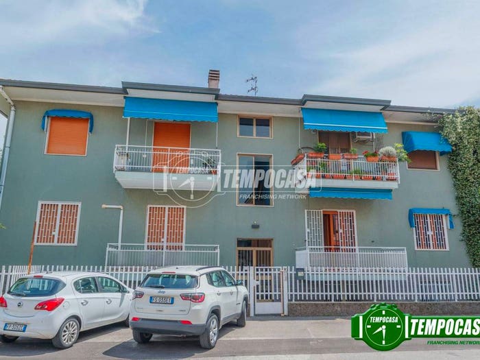 Appartamento trilocale in vendita in Via Luigi Settembrini, Centro, Pero