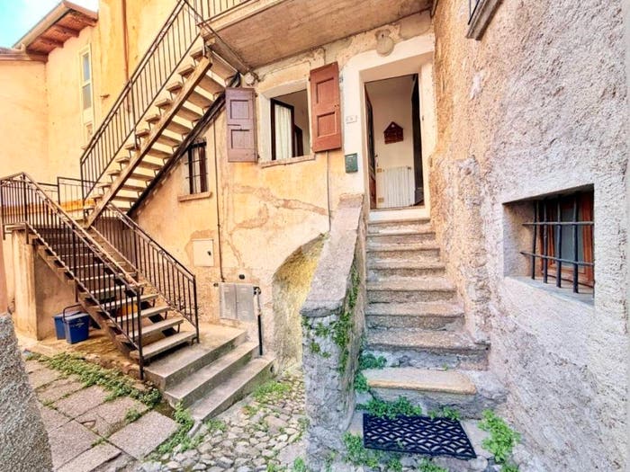 Appartamento trilocale in vendita in Via al torchio, Lierna