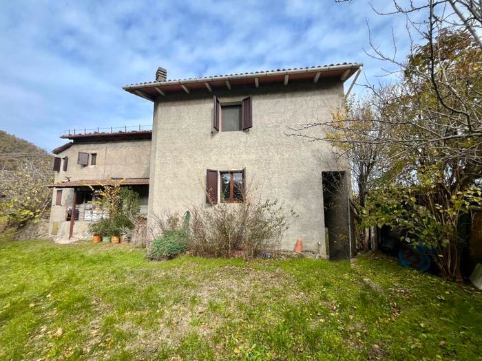 Casa con 6 locali in vendita in Castel d'Aiano