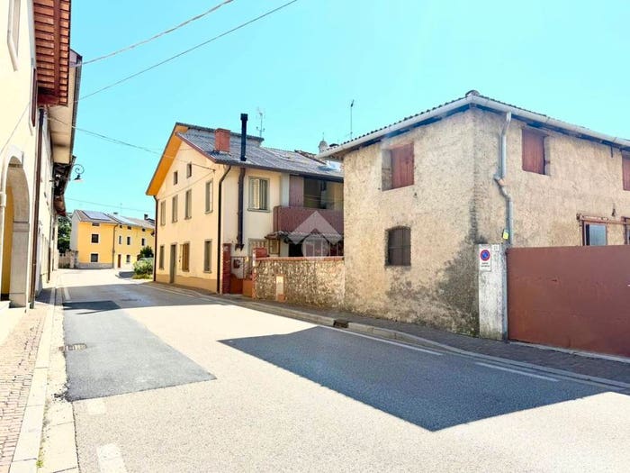 Casa quadrilocale in vendita in Via Novembre, Basiliano Vissandone, Basiliano