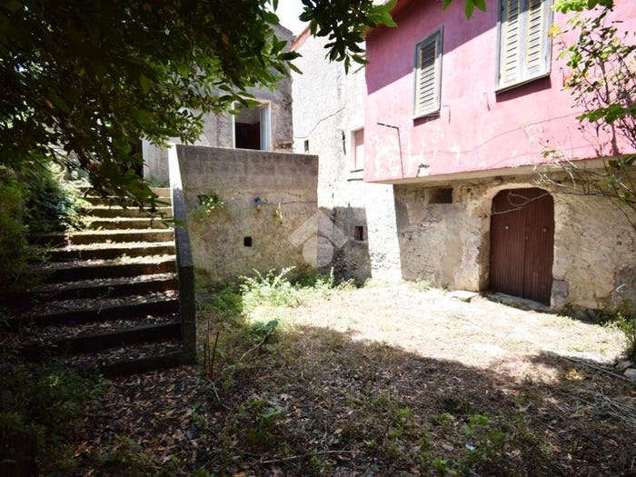 Casa con 6 locali in vendita in Vico Calvani, Frasso Telesino