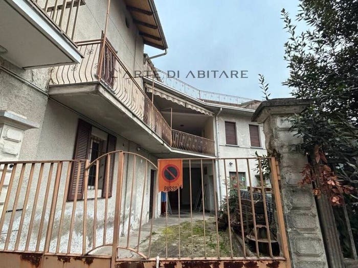 Casa con 6 locali in vendita in Via Dante, Origgio