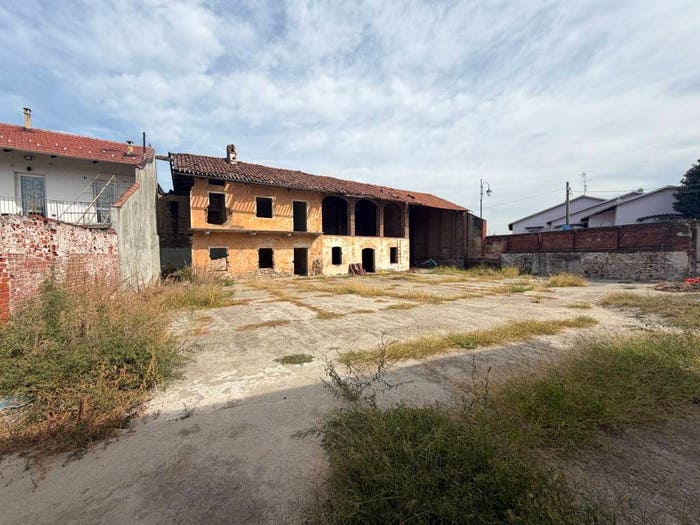 Casa quadrilocale in vendita in Via Luciano Fiandesio, Centro, Saluggia
