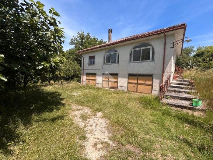Casa quadrilocale in vendita in Via Vecchia Sferracavallo, Centro, Atina