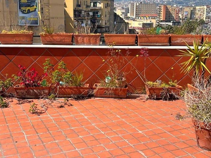 Appartamento quadrilocale in vendita in Via Reggia Di Portici, Zona Industriale Marina, Napoli