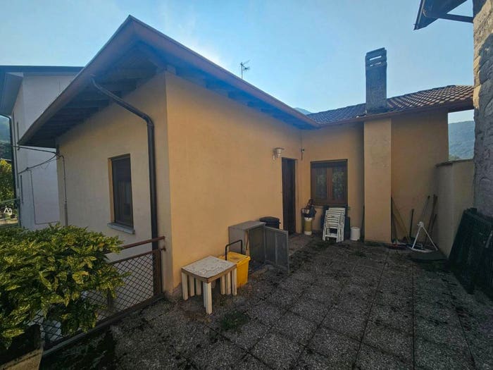 Appartamento quadrilocale in vendita in Via Adamello, Centro, Esino Lario