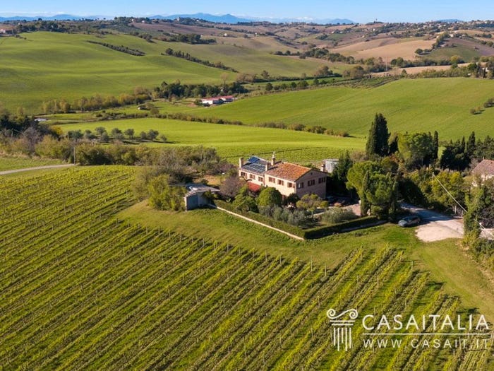 Casa con 6 locali in vendita in Piazza della Repubblica, Centro, Monte San Vito