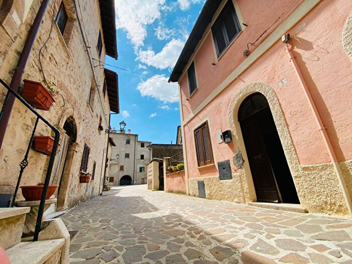 Casa con 5 locali in vendita in Via Sabino, Nespolo