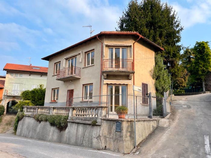 Casa trilocale in vendita in Via G Beolchi, Centro, Besozzo
