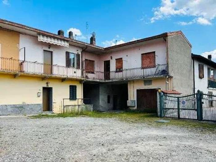 Appartamento con 5 locali in vendita in Vicolo Bioso, Centro, Vergiate