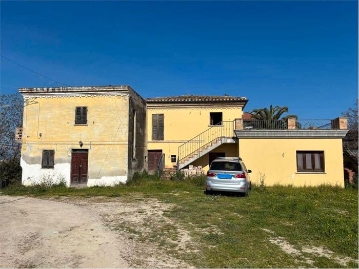 Casa con 6 locali in vendita in contrada Castellano, Elice