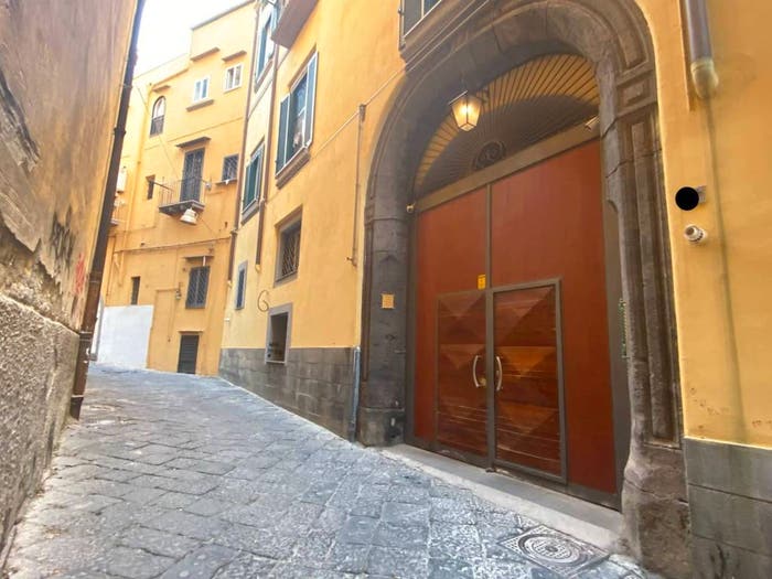 Appartamento quadrilocale in vendita in Largo dei Santi Apostoli, Tribunali, Napoli
