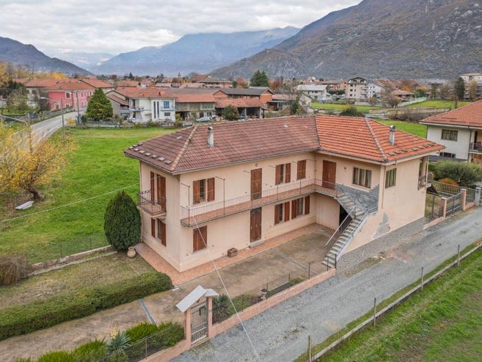 Casa con 6 locali in vendita in Via Maggio, Vaie