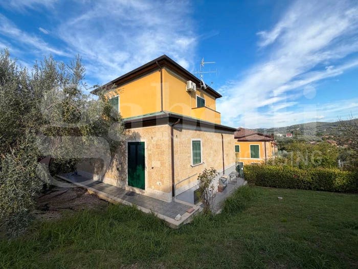 Casa con 6 locali in vendita in Villa in via Monte Totagna, Tuillo, Terni