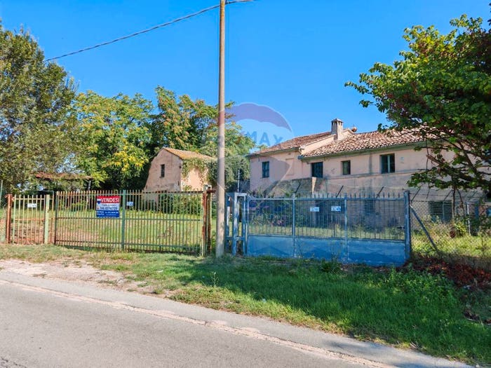 Casa con 6 locali in vendita in contrada chiarino, Recanati