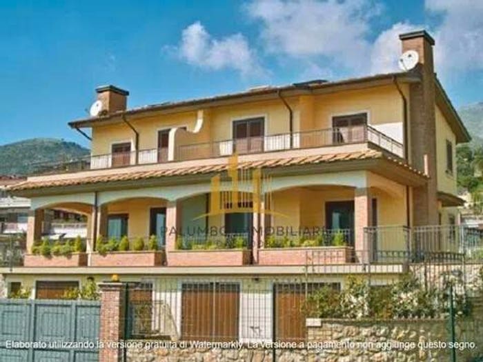 Casa con 6 locali in vendita in Via Giuseppe Paone No Number, Centro, Formia