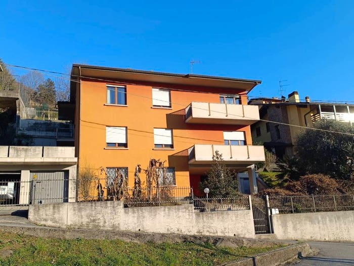 Casa quadrilocale in vendita in Via Caprini, Centro, Alzano Lombardo