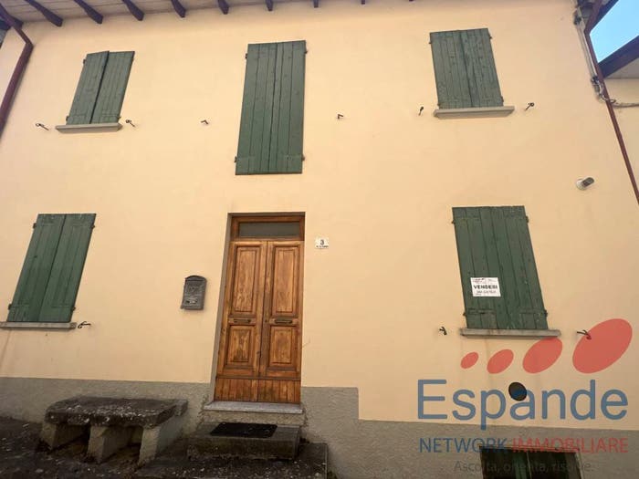 Appartamento con 6 locali in vendita in Centro, Lizzano in Belvedere