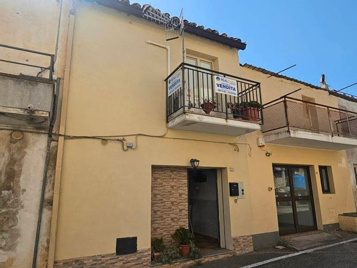 Appartamento bilocale in vendita in Via Indipendenza, Centro, Stalettì