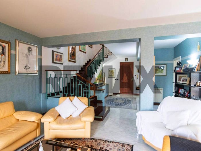 Casa con 6 locali in vendita in Via Lecco, Centro, Aci Catena