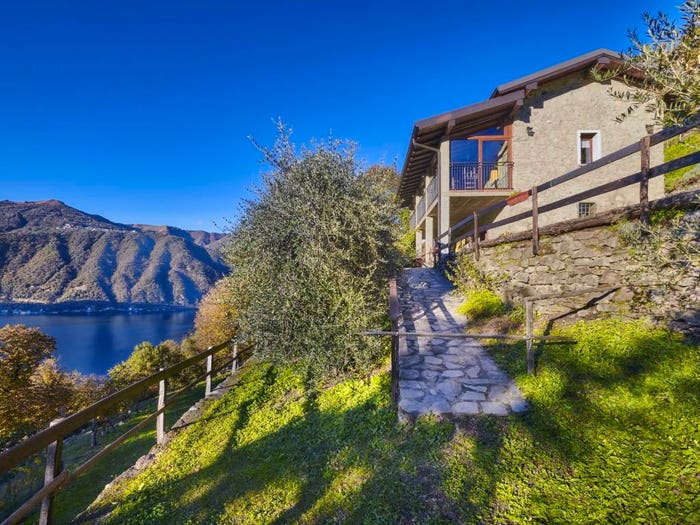 Casa con 6 locali in vendita in Nesso