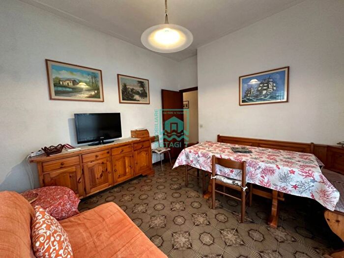 Appartamento quadrilocale in vendita in Lido di Camaiore, Camaiore
