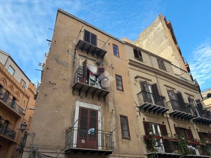 Appartamento trilocale in vendita in Via Genova, Kalsa, Palermo