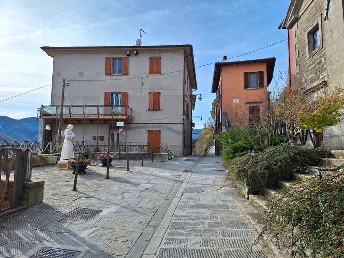 Casa quadrilocale in vendita in Piazza San Michele, Centro, Verghereto