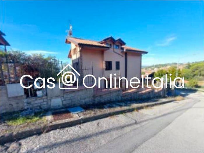 Appartamento con 6 locali in vendita in Via Alessandro Fabbroni, Centro, Passignano sul Trasimeno