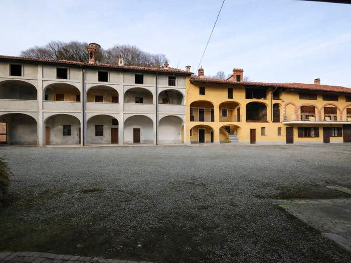Casa con 6 locali in vendita in Via Dietro Castello, Centro, Pavone Canavese
