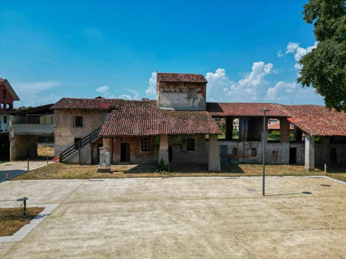 Casa con 6 locali in vendita in Via valperone, Abbiategrasso