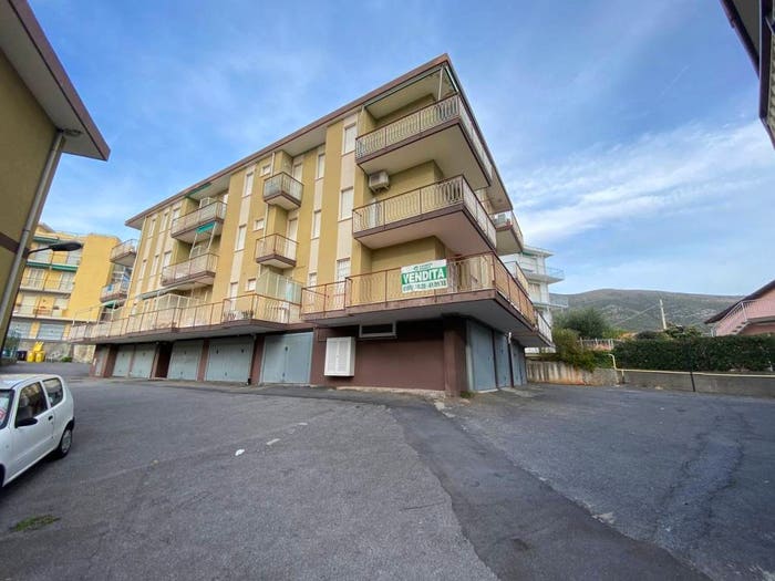 Appartamento trilocale in vendita in Via Alba, Centro, Ceriale