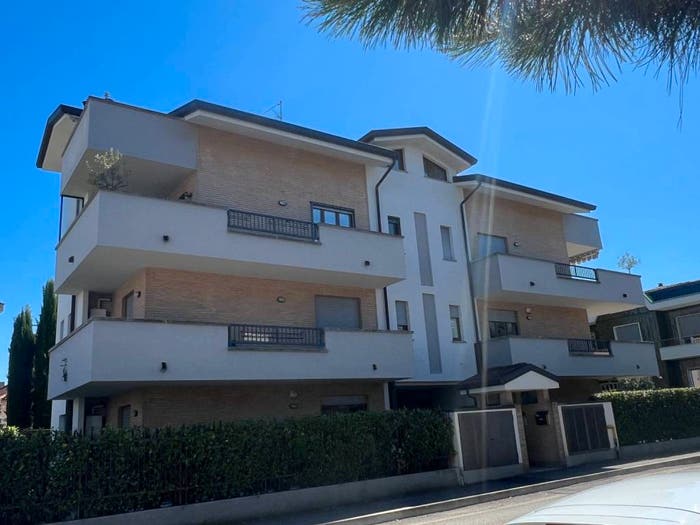 Appartamento con 5 locali in vendita in Via Cesare Battisti, Cesano Maderno