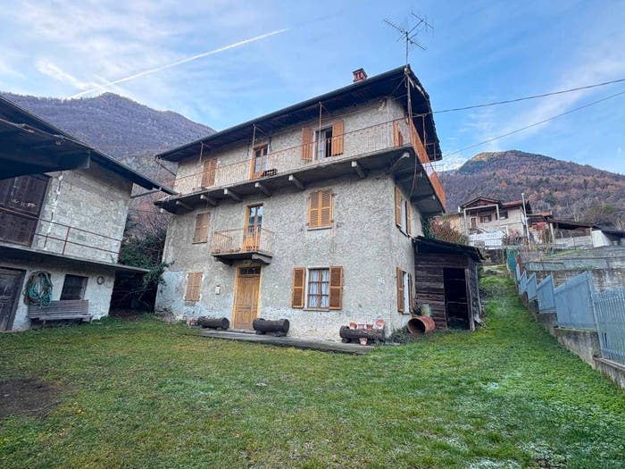 Casa con 6 locali in vendita in Località Les Migot, La Place, Issogne