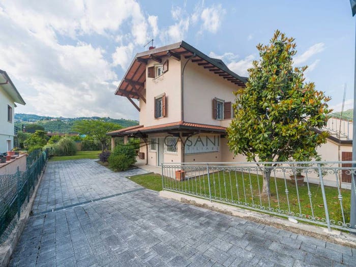 Casa con 5 locali in vendita in Via Giacomo Matteotti, Pian del Quercione Montramito, Massarosa