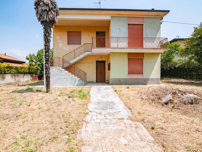 Casa con 6 locali in vendita in Via Costa, Erbusco