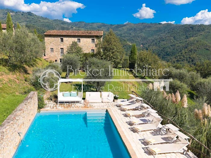 Casa con 6 locali in vendita in Via Giovan Battista Vico, Marliana
